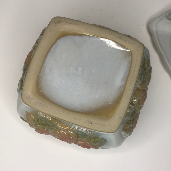 Ceramic Raised Roses 🌹 Trinket Box with Lid - Picture 7 of 7